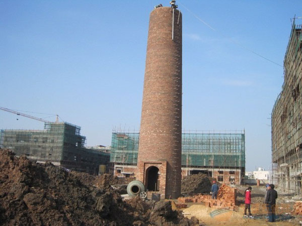 磚煙囪拆除施工時(shí)必定把安全放首位！