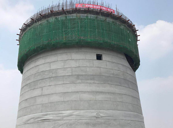  當(dāng)磚煙囪發(fā)生腐蝕磚煙囪防腐工程該如何選擇防腐公司