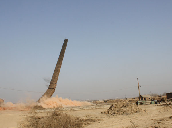 煙囪拆除-環(huán)形貼壁腳手拆除專利施工