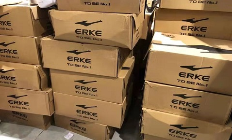 災難無情人有情，昊天公司總經理給所有在外的施工人員每人置辦了一雙鴻星爾克！