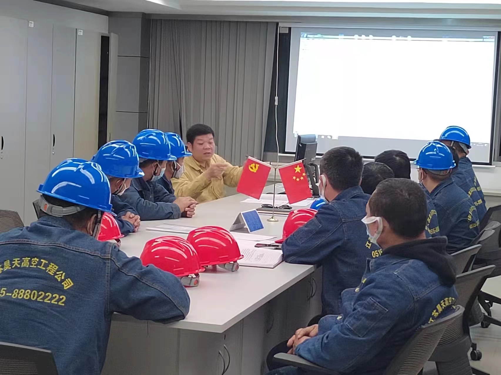 熱烈祝賀昊天高空承接的國能粵電臺山發電有限公司6、7機組(2*1000MW）煙囪6號機組240米煙囪內筒防腐改造項目順利完成