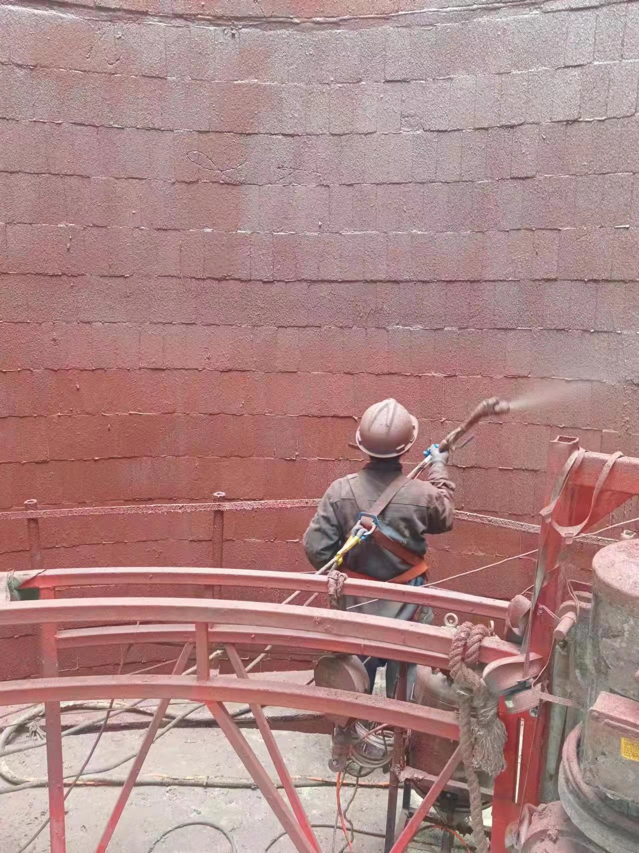 煙囪防腐施工過程怎么預防產生裂縫？